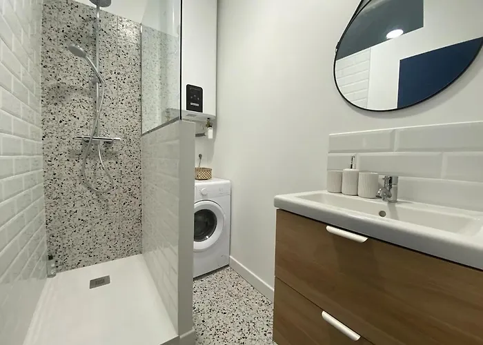 Le Téléphérique, Vue Bastille, 6 Pers, 300 M Gare